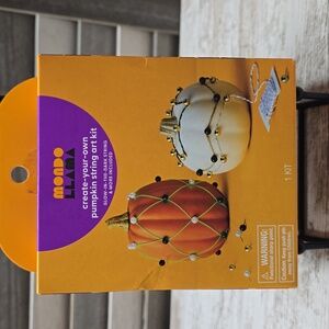Mondo Llama Create‑Your‑Own Pumpkin String Art Kit – DIY Fall Craft – NEW